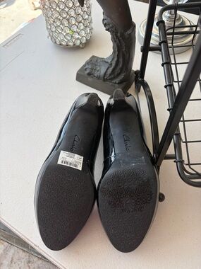 Cushiony Clark  Black Patent Pointed-Toe Heels